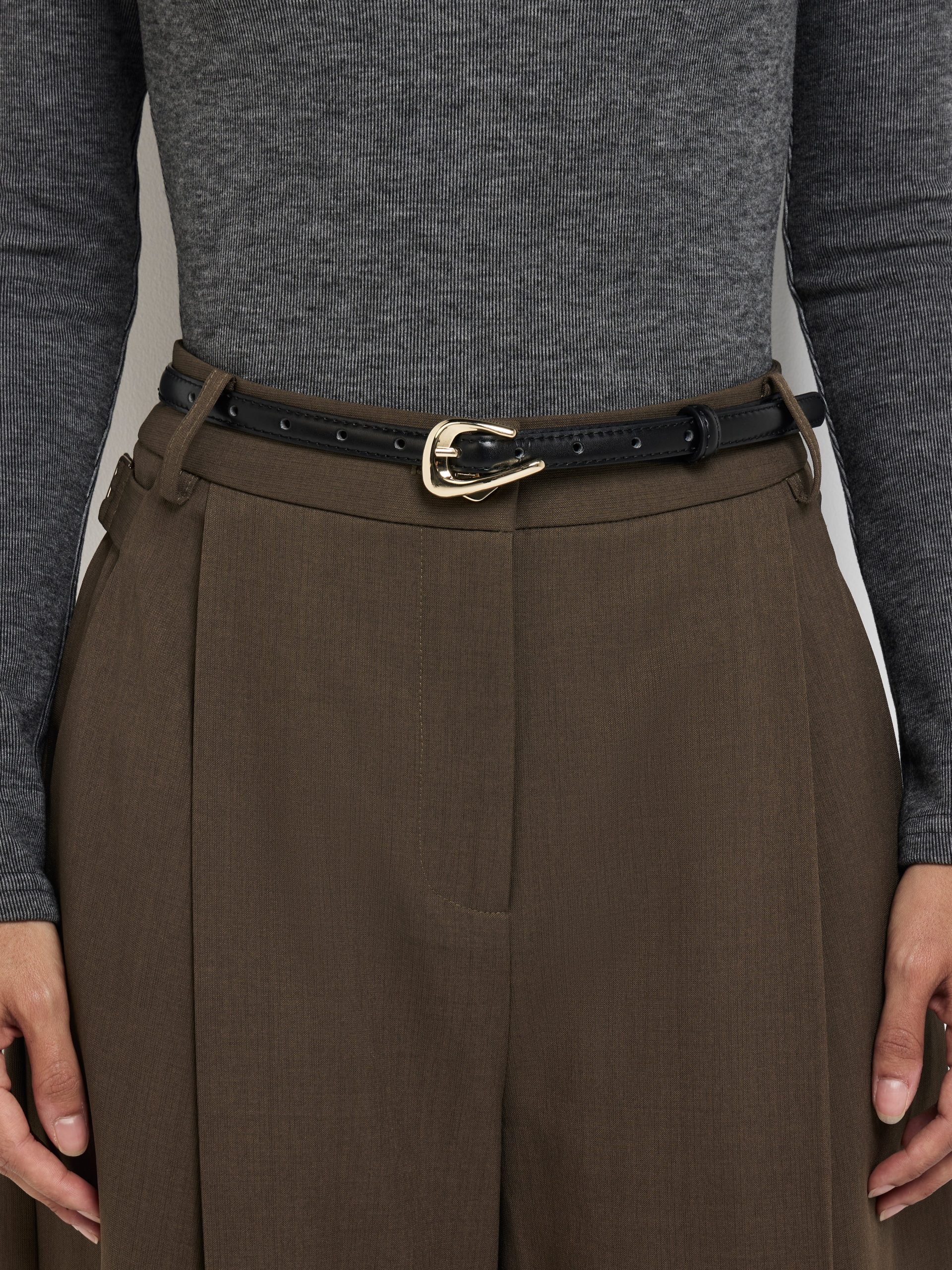 Classic Leather Belt – Effortless Style from Desk to Dinner