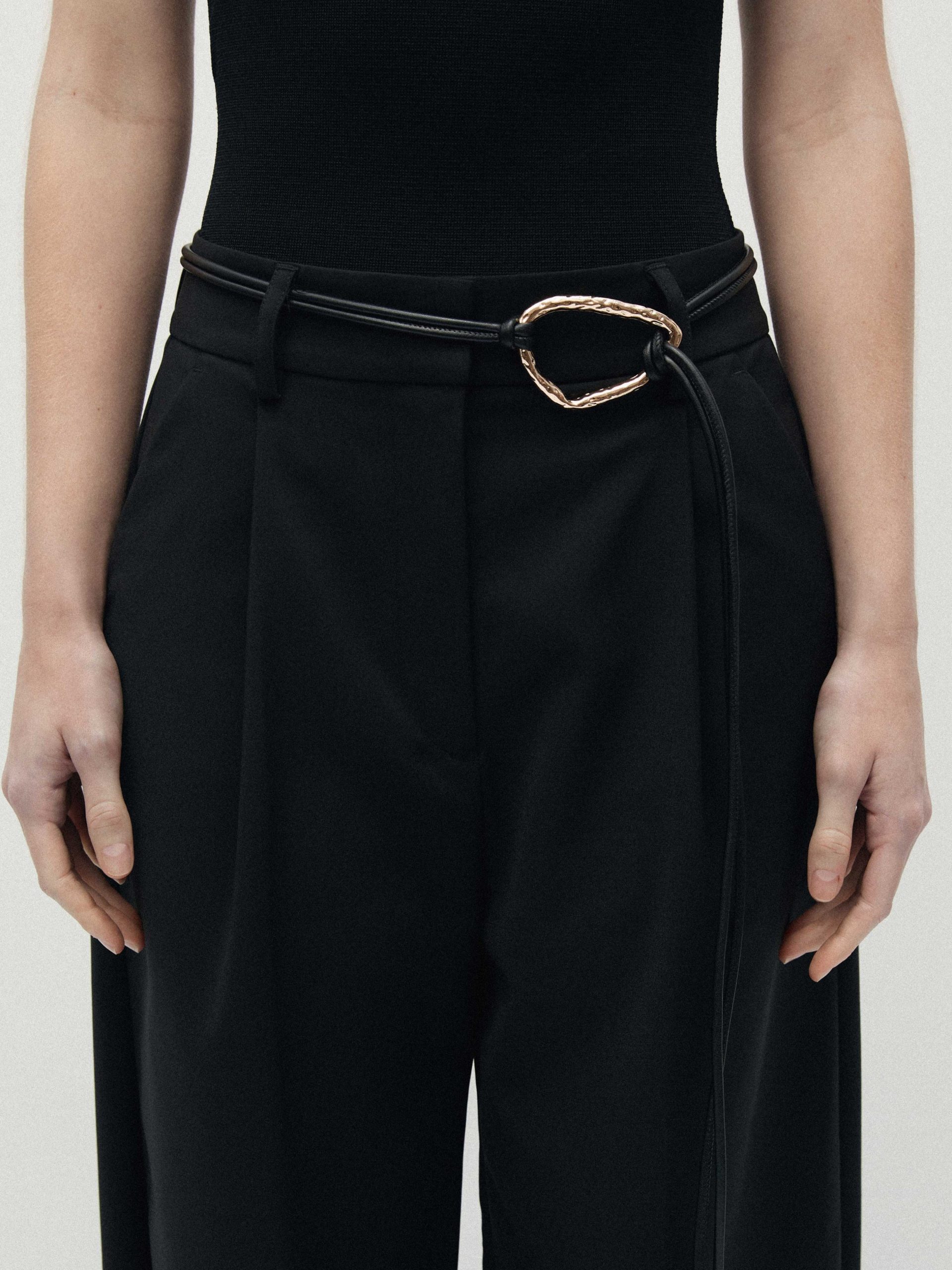 Elegant Black Double-Strap Waist Belt with Gold-Tone Clasp – Cinch Dresses & Blazers